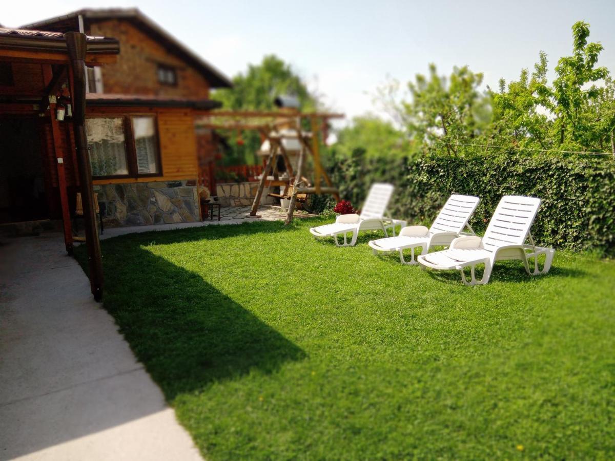 Holiday Guest House Kemo Sapareva Banya Bagian luar foto