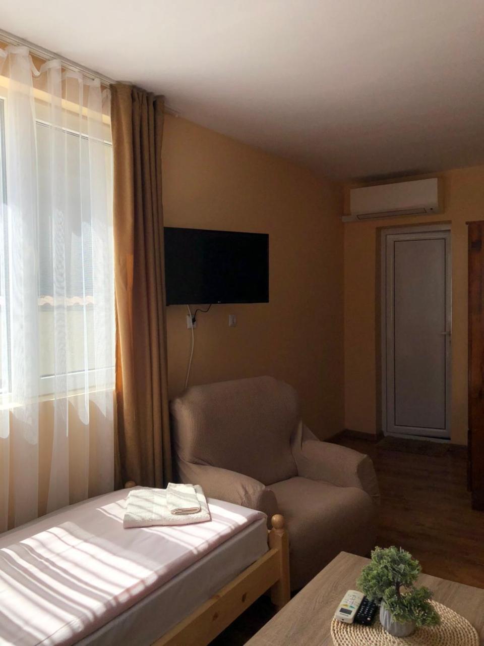 Holiday Guest House Kemo Sapareva Banya Bagian luar foto